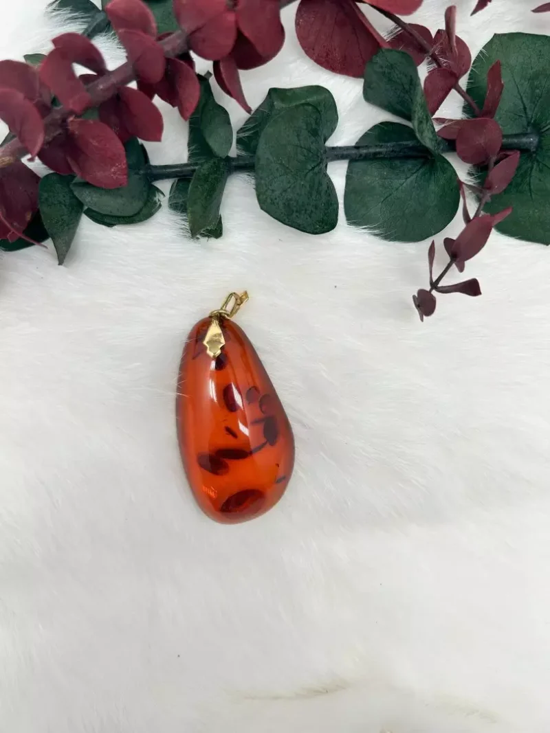 lightweight-amber pendant