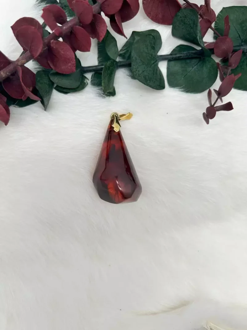 lightweight amber pendant