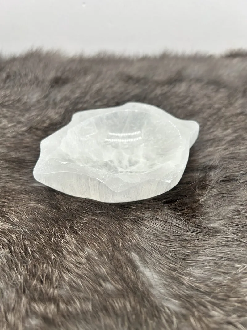 Selenite Bowl White Leaf (S)