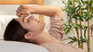 woman-holding-Crystals-for-Meditation.