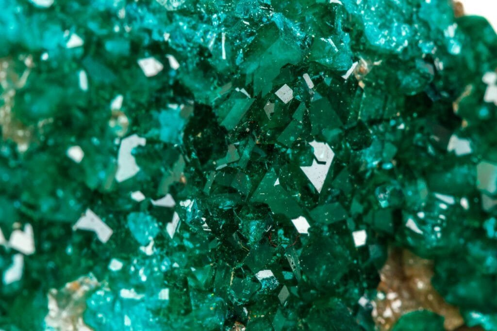 color of emerald stone