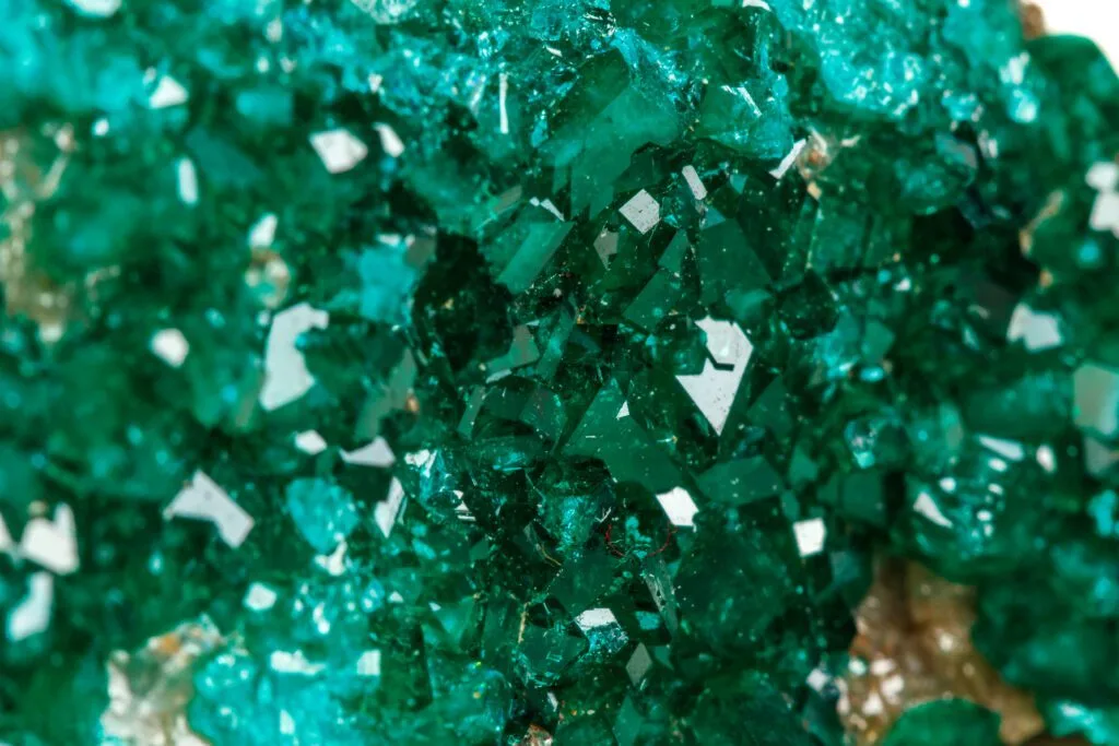 color of emerald stone